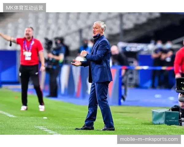 法国队后防线面临隐忧，卢卡斯兄弟和于帕梅卡诺的身体状态考验德尚的排兵布阵